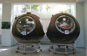 Космические корабли-спутники, в которых на орбиту летали собаки. Слева — второй корабль, на котором 20-21 августа 1960 года летали Белка и Стрелка