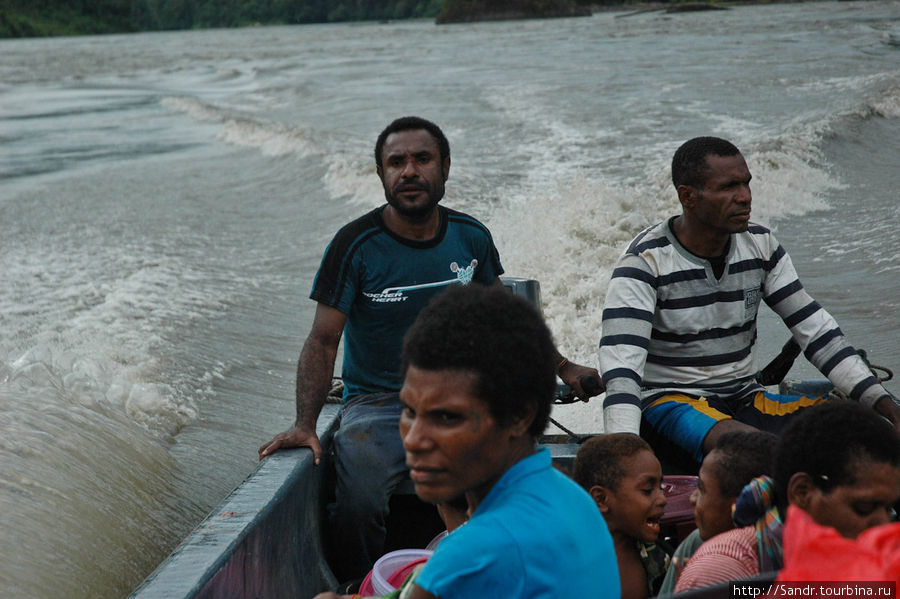 Штурманы. Роберт слева. Папуа, Индонезия