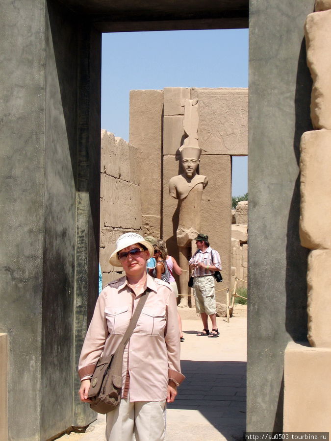 Карнак. Ворота из черного гранита Египет