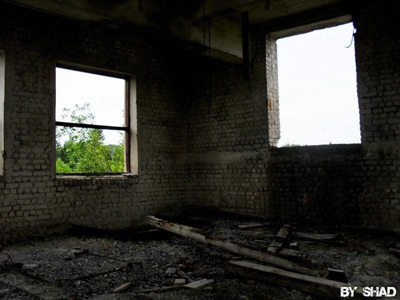Заброшенные помещения возле Крылосовского карьера Первоуральск, Россия