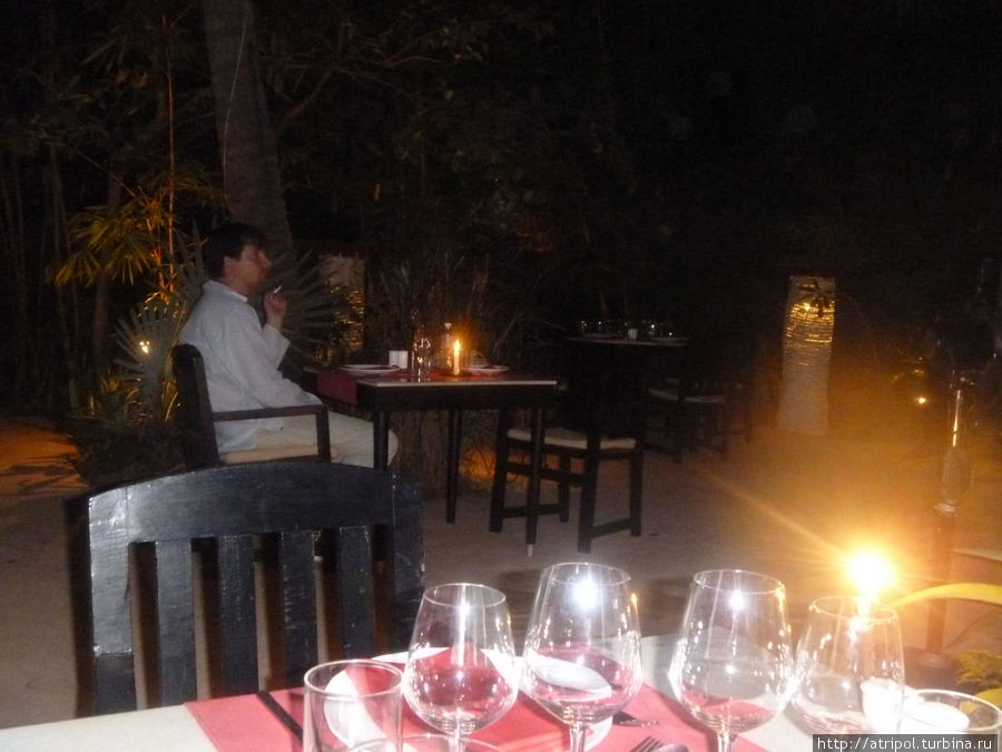 Poisson Rouge — свечи, пальмы, звезды + французская кухня Индия