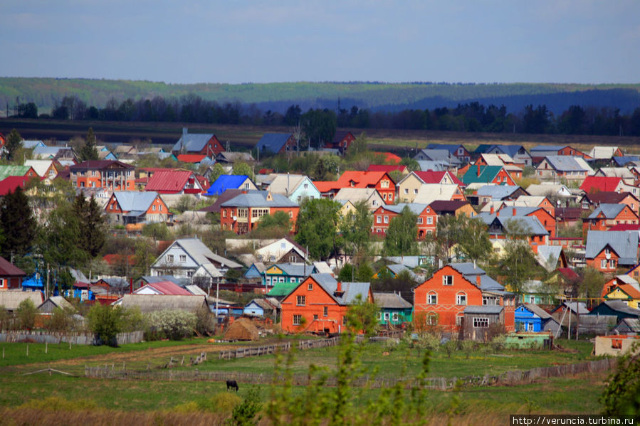 Саранск — город, построенный на холмах и болотах. А это дома в ближайшем пригороде Мордовия, Россия