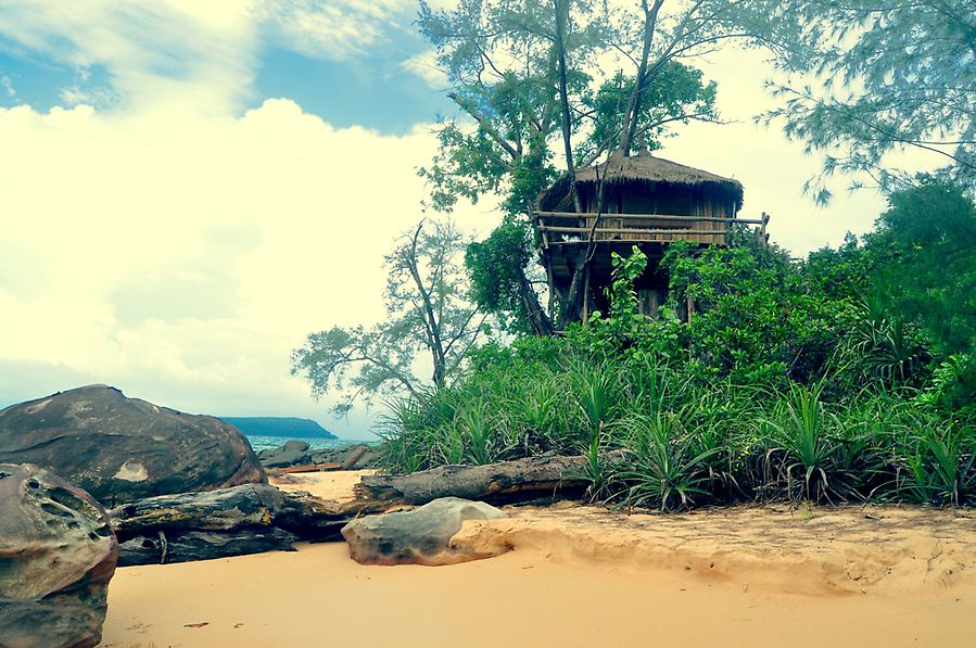 Живи в домике на дереве на райском острове... Бесплатно! Кох-Ронг, Камбоджа