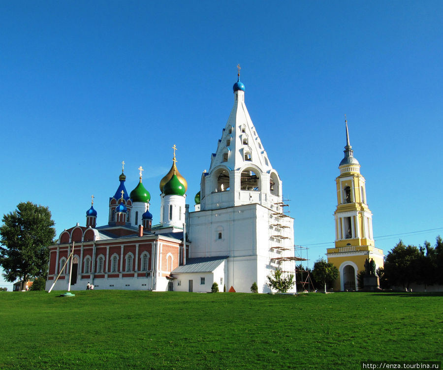 Вид на соборную площадь из сквера Блюдечко Коломна, Россия