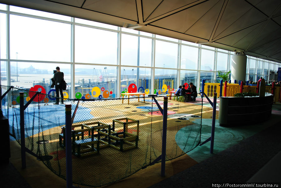 Аэропорт: детская комната Гонконг