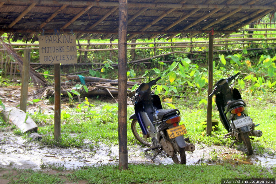Охраняемая стоянка для мотобайков Ванвьенг, Лаос