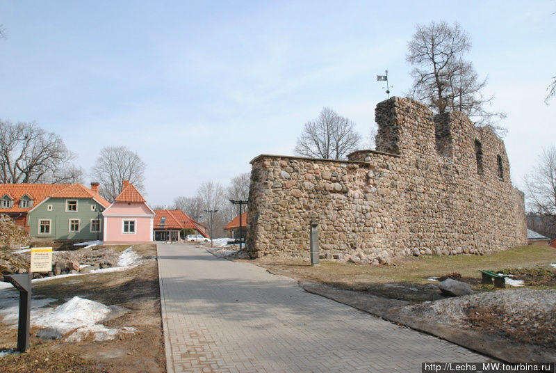 Замок в Валмиера Алуксне, Латвия