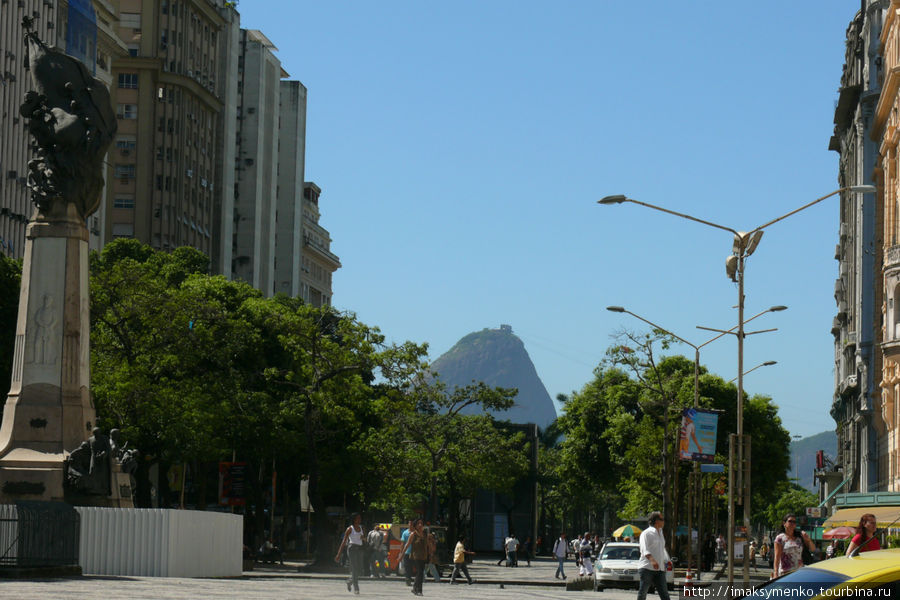 Вид на гору Сахарная Голова (порт. Pão de Açúcar). Рио-де-Жанейро, Бразилия