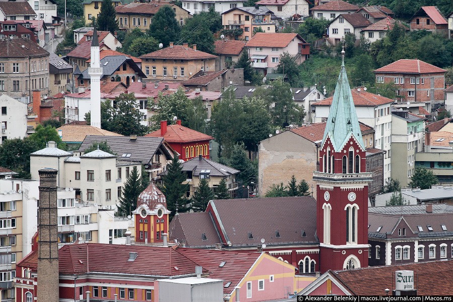 С холма над кладбищем открывается отличный вид на разные районы города. Сараево, Босния и Герцеговина