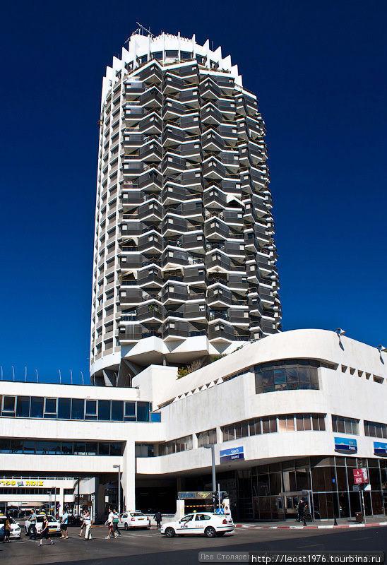 Дизенгоф центр, собственно башня то ли жилье то ли гостиница, а низ торговый центр Тель-Авив, Израиль