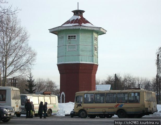 Водонапорная башня, центр населённого пункта, конечная автобусов. Мочище, Россия