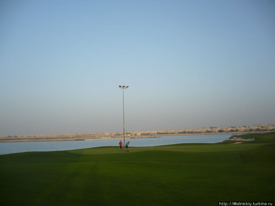 Маленькая остановка в гольф-клубе Рас-эль-Хайма, ОАЭ
