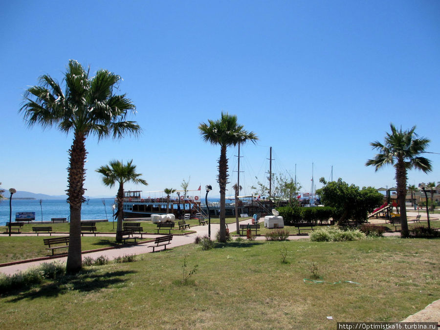 Набережная, порт, парк и странные скульптуры... Дидим, Турция