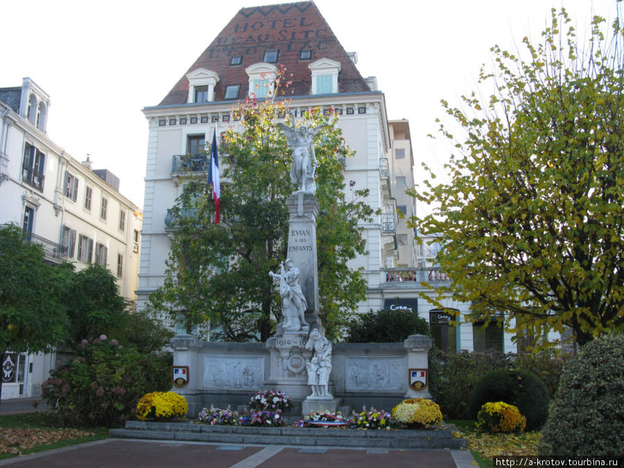 Эвиан. Монумент погибшим в мировых войнах Лозанна, Швейцария