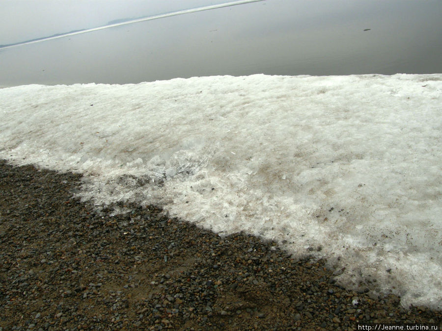 Лёд похож на застывшую пену... Хабаровск, Россия