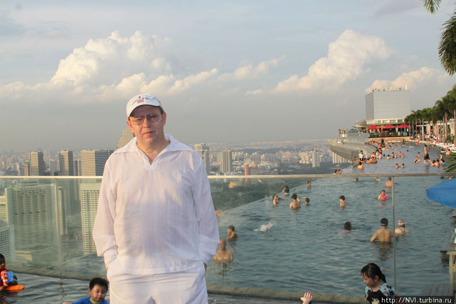Ну вот наконец-то и добрались до Сингапурского чуда света — 150-метрового бассейна на крыше отеля! Сингапур (город-государство)