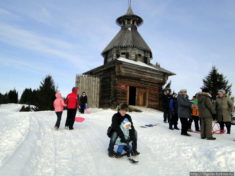 «Как же мне не прослезиться, если с венкой в стынь и звень будет рядом веселиться юность русских деревень»
(С. Есенин) «Как же мне не прослезиться, если с венкой в стынь и звень будет рядом веселиться юность русских деревень»
(С. Есенин)