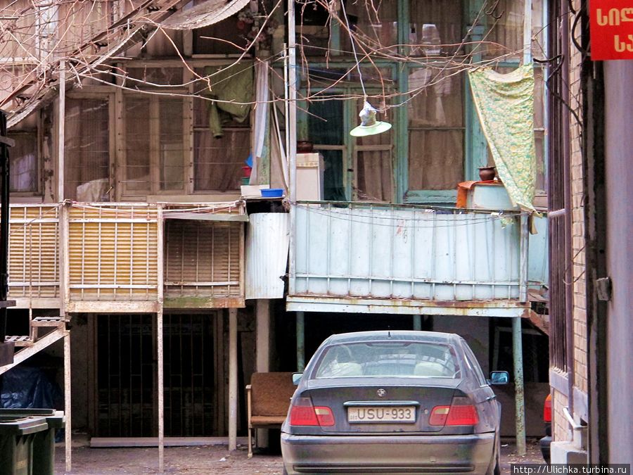 Дворики еще не реставрированы Тбилиси, Грузия