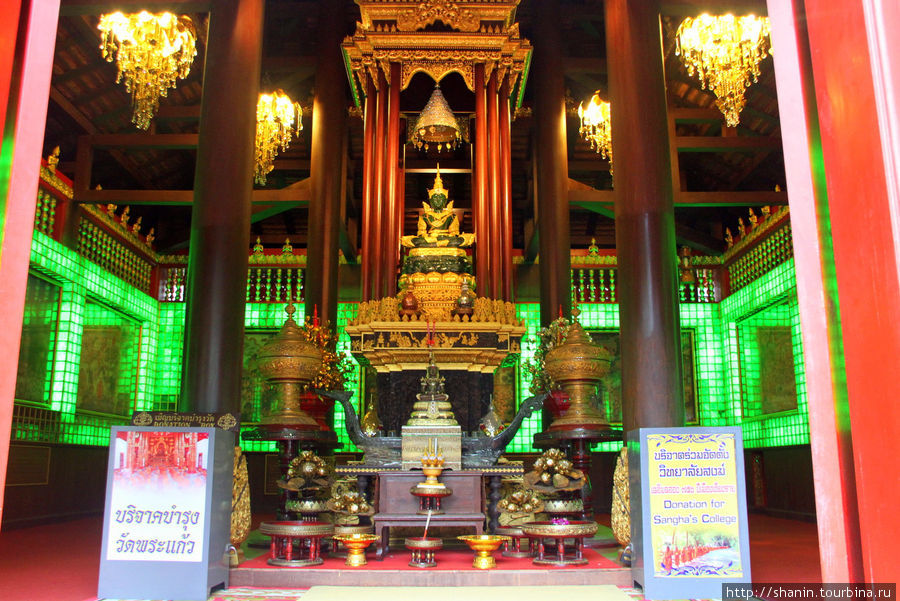 Храм Изумрудного Будды Чианграй, Таиланд