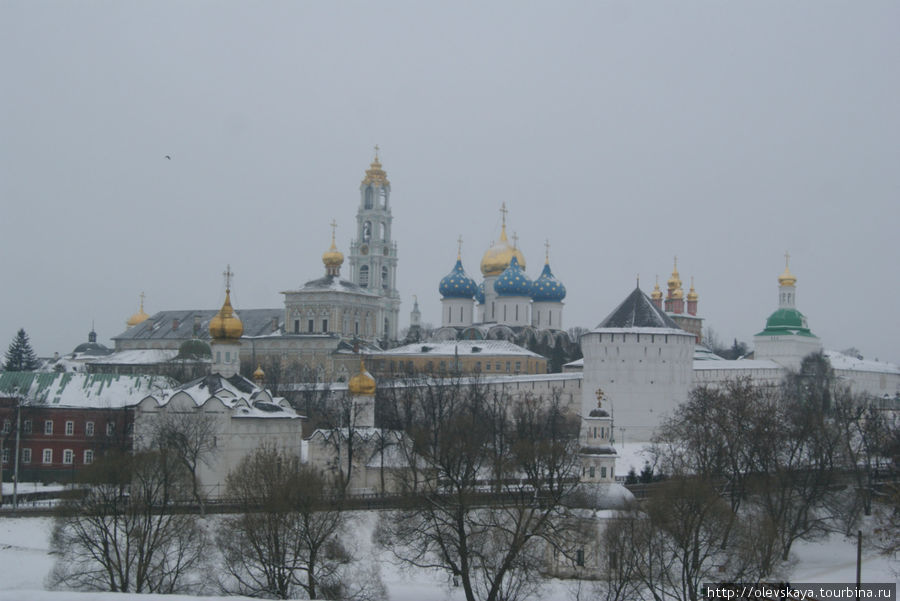 Вид на Лавру с площадки, что рядом с отелем Сергиев Посад, Россия