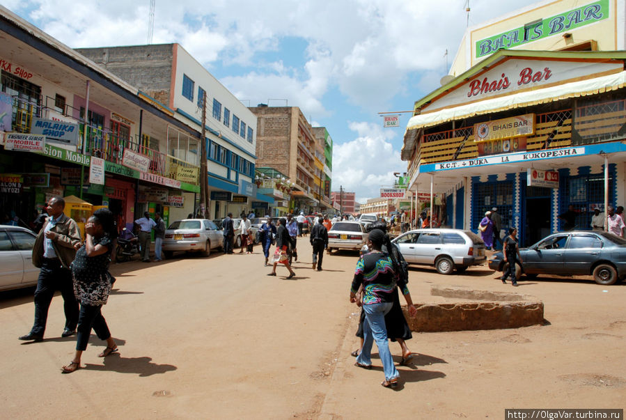 Город в целом производит впечатление запыленного Наньюки, Кения
