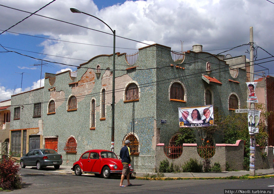 Когда-то этот дом был очень шикарным, но осыпался Мехико, Мексика