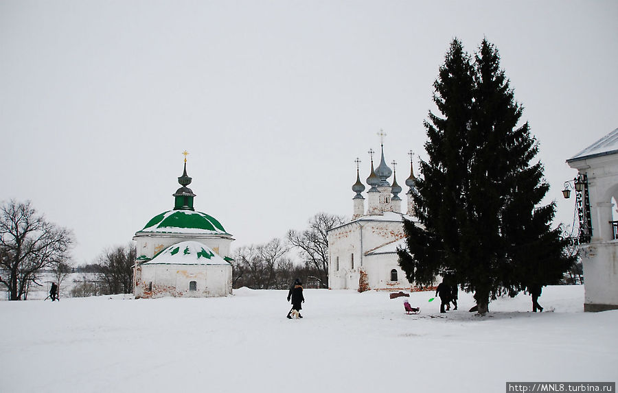 Входо-Иерусалимская и Пятницкая церкви Суздаль, Россия