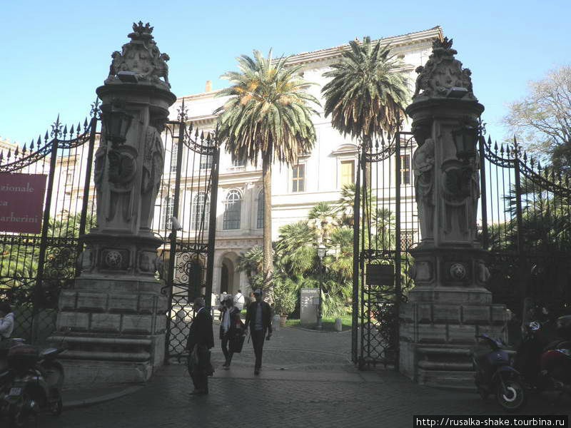 Площадь Барберини Рим, Италия Площадь Барберини Рим, Италия