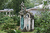Надгробие супруги Жюля Рейса в саду Музея Школы Нанси