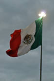 Огромный флаг Мексики — обязательный атрибут университетского городка