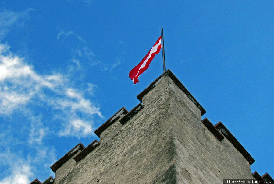 флаг на башне, скоро он будет совсем близко Зальцбург, Австрия