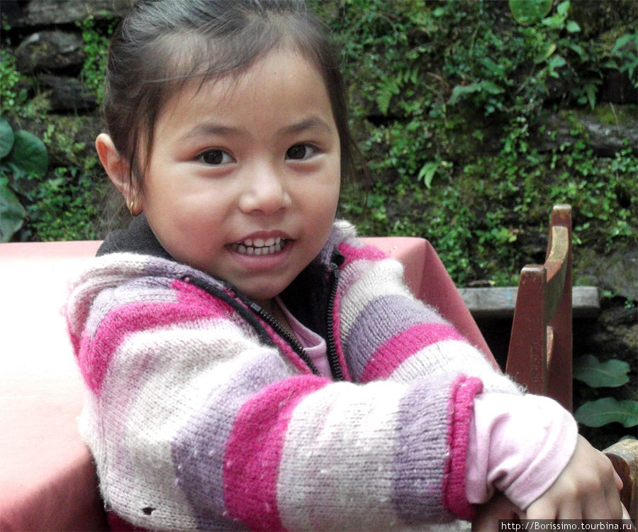 Вот такая принцесса живёт в непальских горах. Непал