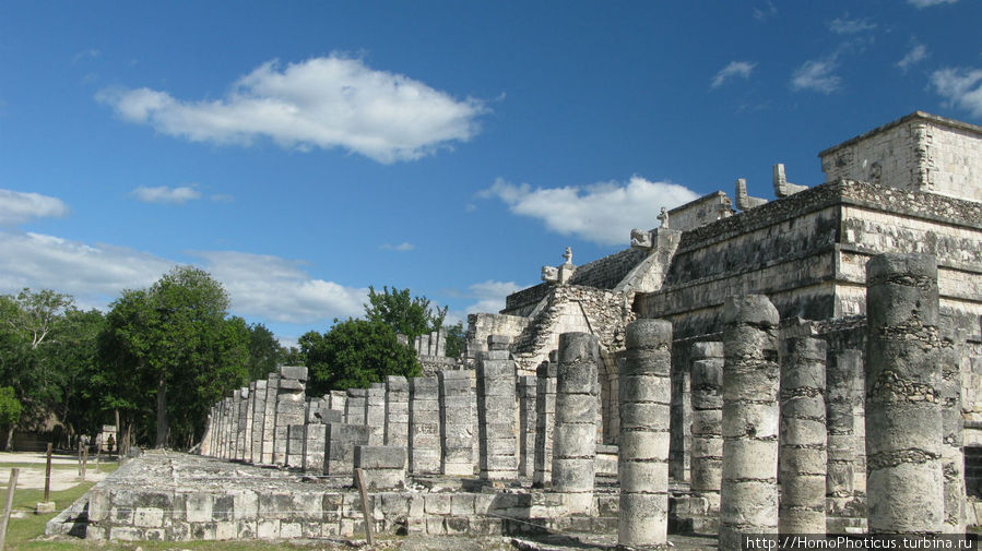 Группа тысячи колонн Чичен-Ица город майя, Мексика