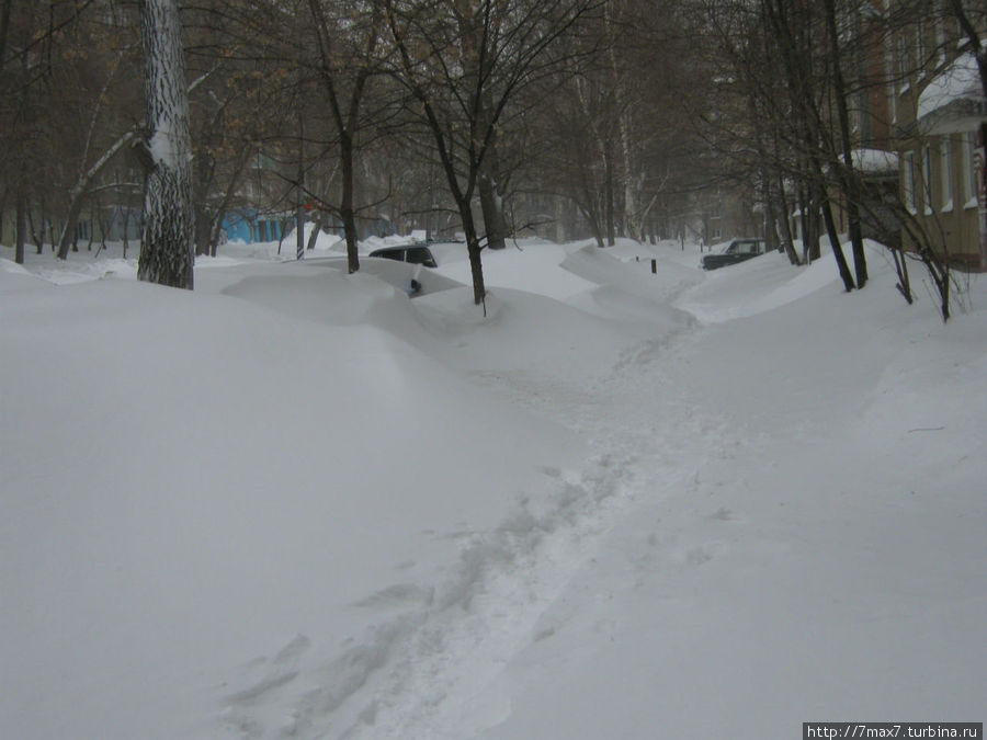Тротуар у дома Саратов, Россия