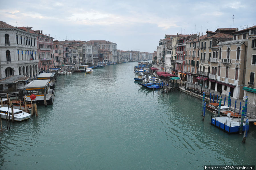 Гранд канал с оста Риальто Венеция, Италия