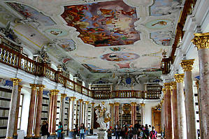 Библиотечный зал монастыря