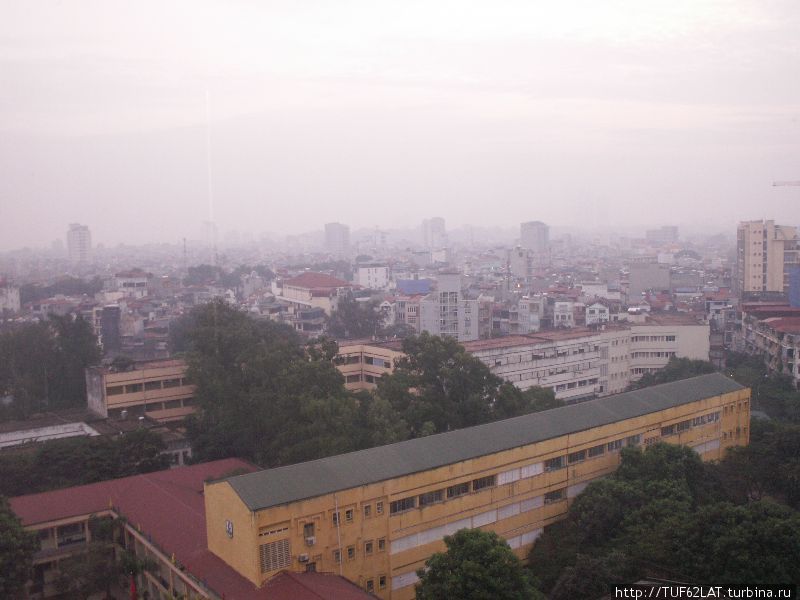 Вид на школу. Ханой, Вьетнам