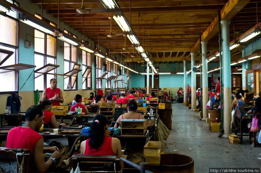 Сигарная фабрика Partagas в Гаване Гавана, Куба