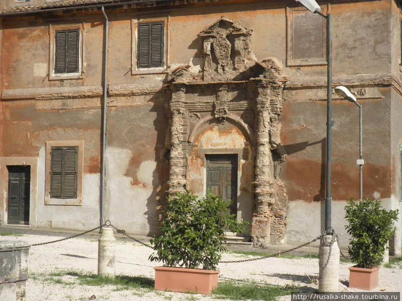 Площадь Барберини Рим, Италия Площадь Барберини Рим, Италия