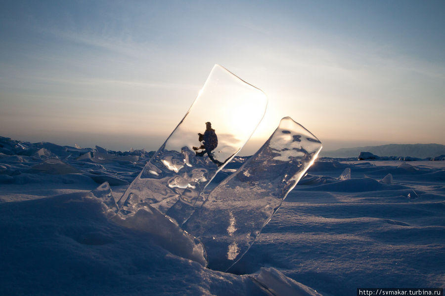 За стеклом озеро Байкал, Россия