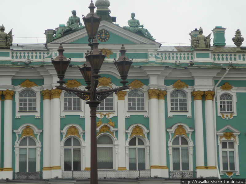 Прогулка по Дворцовой площади Санкт-Петербург, Россия