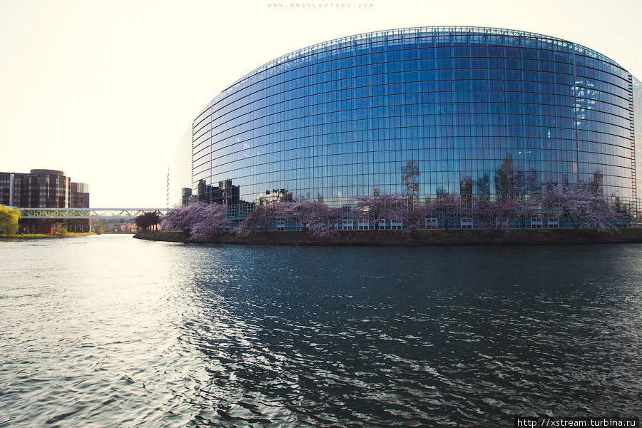 Именно тут заседает парламент Евросоюза. Благодаря этому, Страсбург имеет официальный статус столицы Европы с 1992 года.