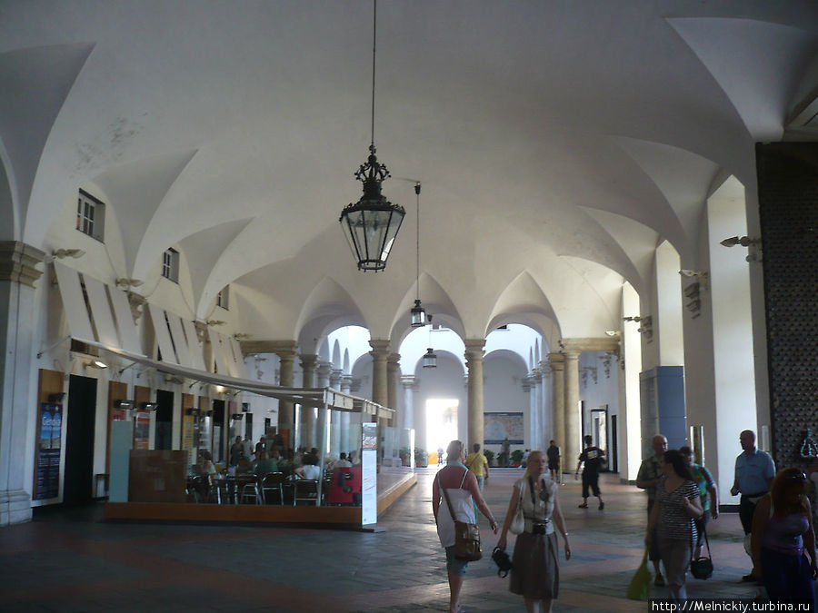 Прогулка по улочкам и площадям Генуи Генуя, Италия Прогулка по улочкам и площадям Генуи Генуя, Италия