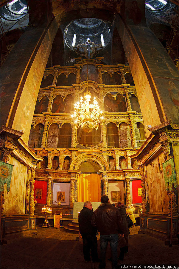 Высота собора захватывает Ростов, Россия