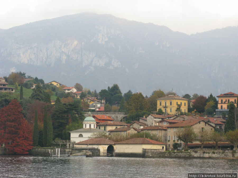Городок на озере Белладжо, Италия