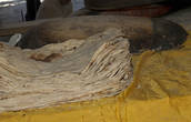 Сухой лаваш может храниться 2-3 месяца, потом, по необходимости, его достают из хранилища, обрызгивают водой и через несколько минут свежий ароматный хлеб на столе.