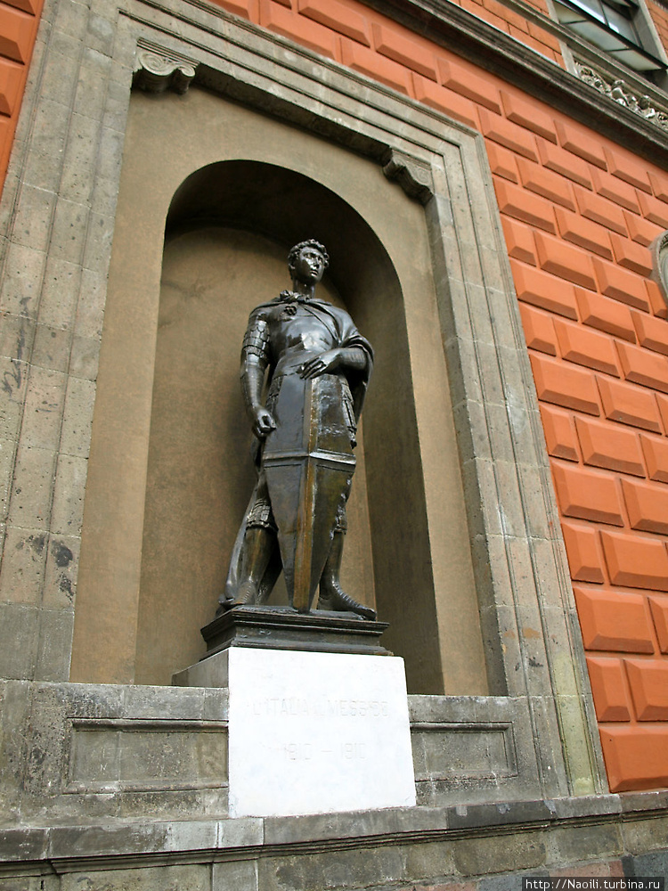 Памятник основателю госпи