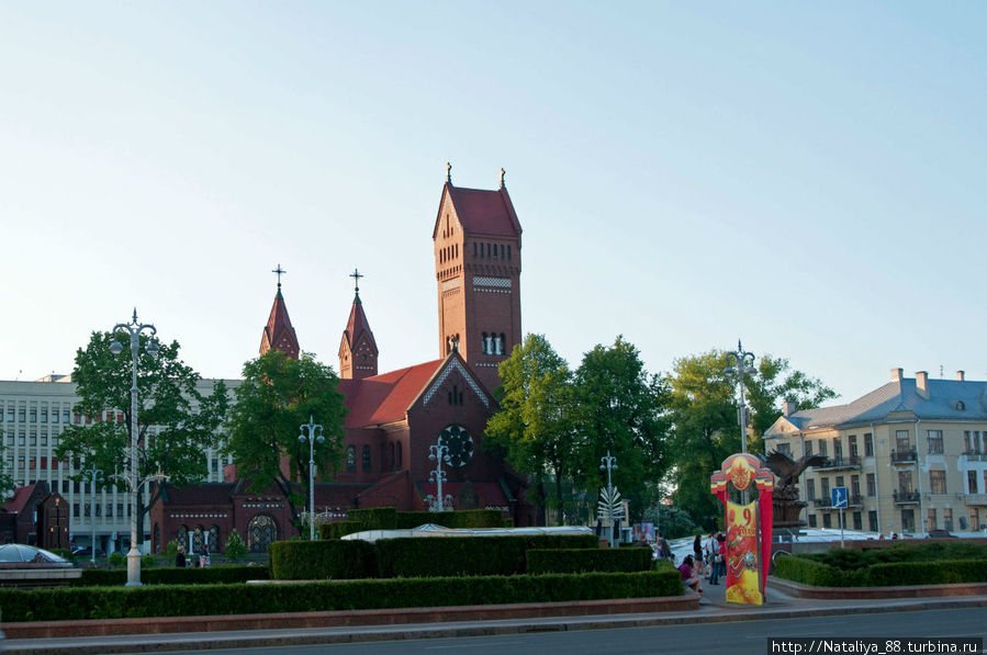Площадь Независимости, Костел св. Симеона и Елены Минск, Беларусь