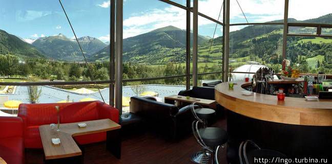 Кафе бар с видом на долину Бад-Гаштайн, Австрия