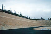 А еще греки любят масштабные проекты. Панафинейский стадион полностью постороен из белого мрамора.